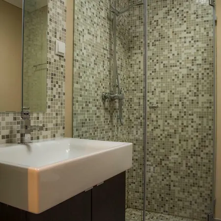 B35 - Mainstreet Duplex In Apartment